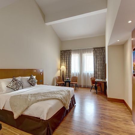 J5 Villas Holiday Homes Barsha Gardens ドバイ エクステリア 写真