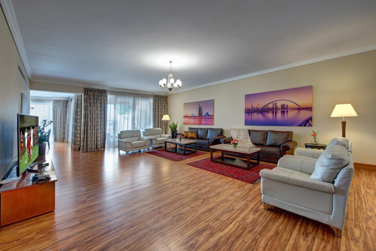 J5 Villas Holiday Homes Barsha Gardens ドバイ エクステリア 写真