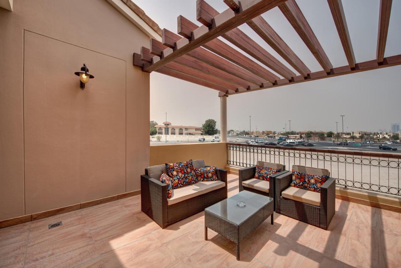 J5 Villas Holiday Homes Barsha Gardens ドバイ エクステリア 写真