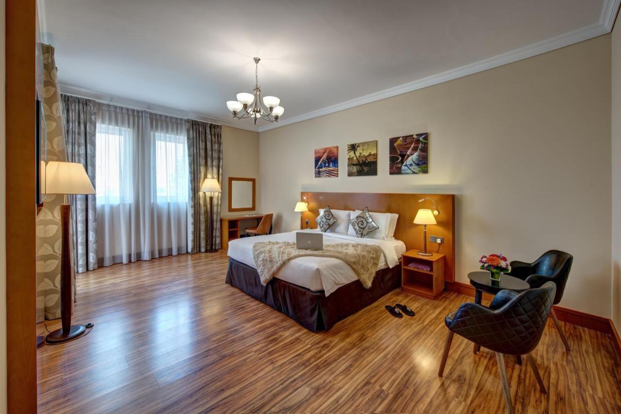 J5 Villas Holiday Homes Barsha Gardens ドバイ エクステリア 写真