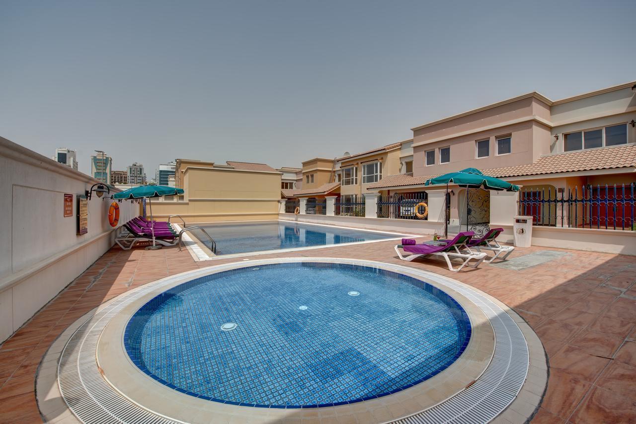 J5 Villas Holiday Homes Barsha Gardens ドバイ エクステリア 写真
