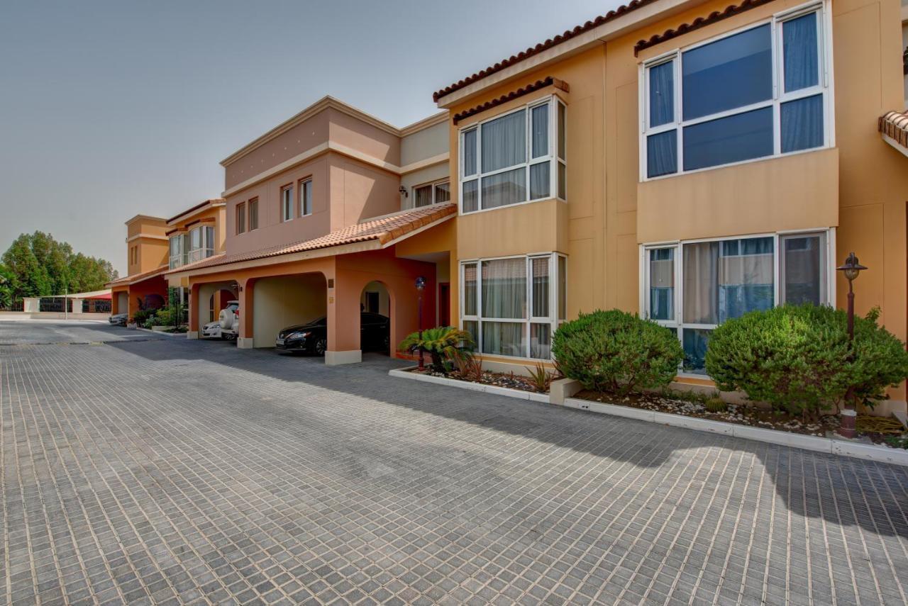 J5 Villas Holiday Homes Barsha Gardens ドバイ エクステリア 写真