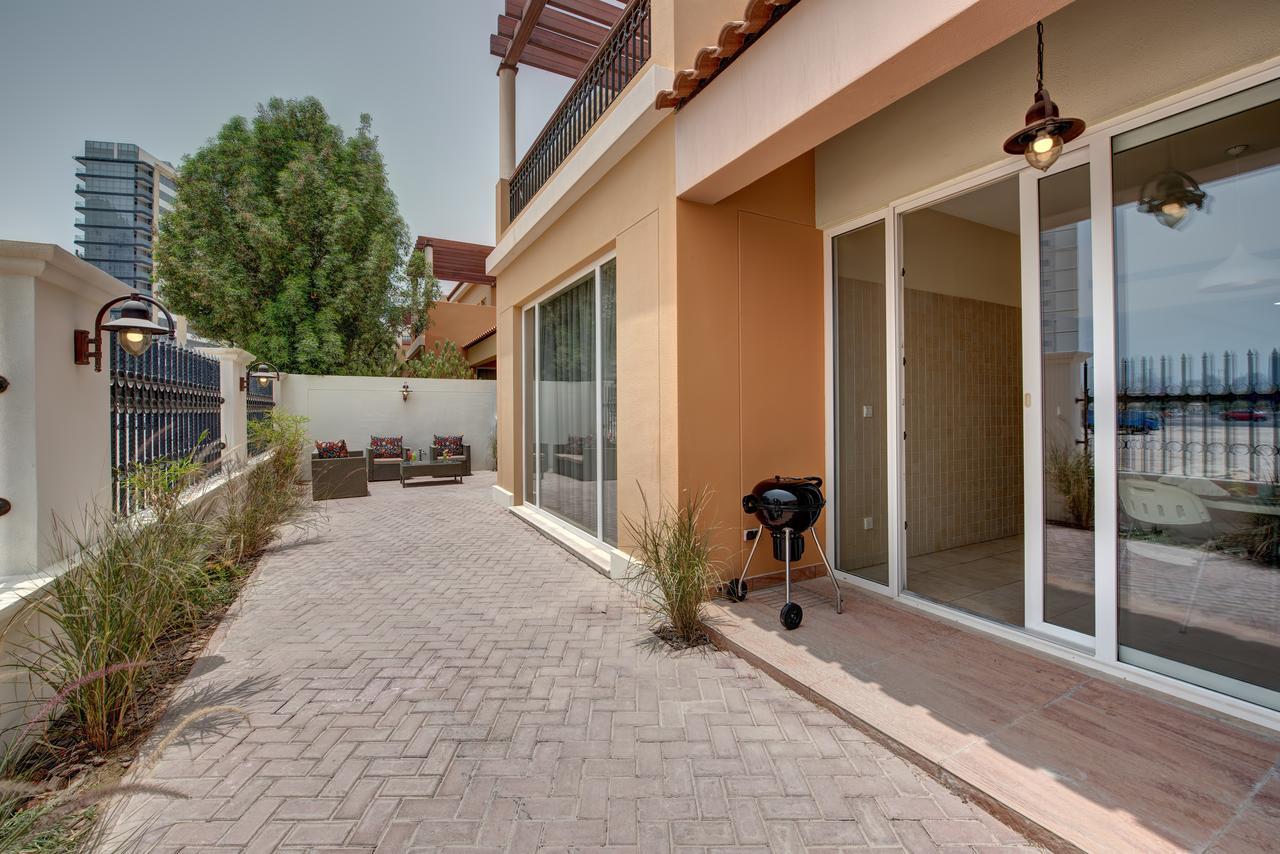 J5 Villas Holiday Homes Barsha Gardens ドバイ エクステリア 写真