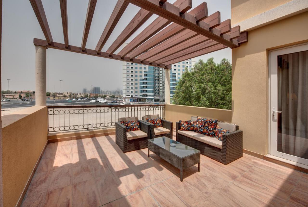 J5 Villas Holiday Homes Barsha Gardens ドバイ エクステリア 写真